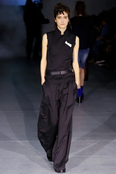 Look 18